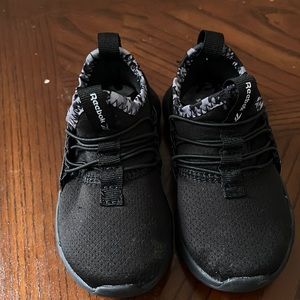 Reebok boys shoes size 6 black
